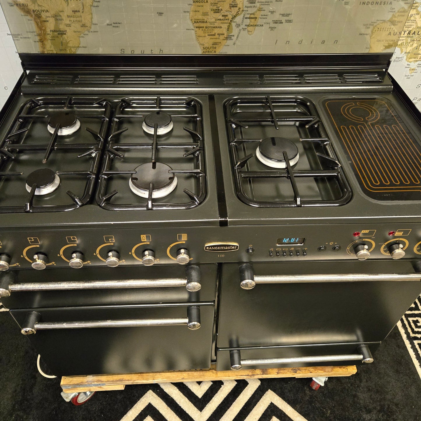 Rangemaster 110 Dual Fuel Range Cooker in Black 110cm with a Lid / Splashback