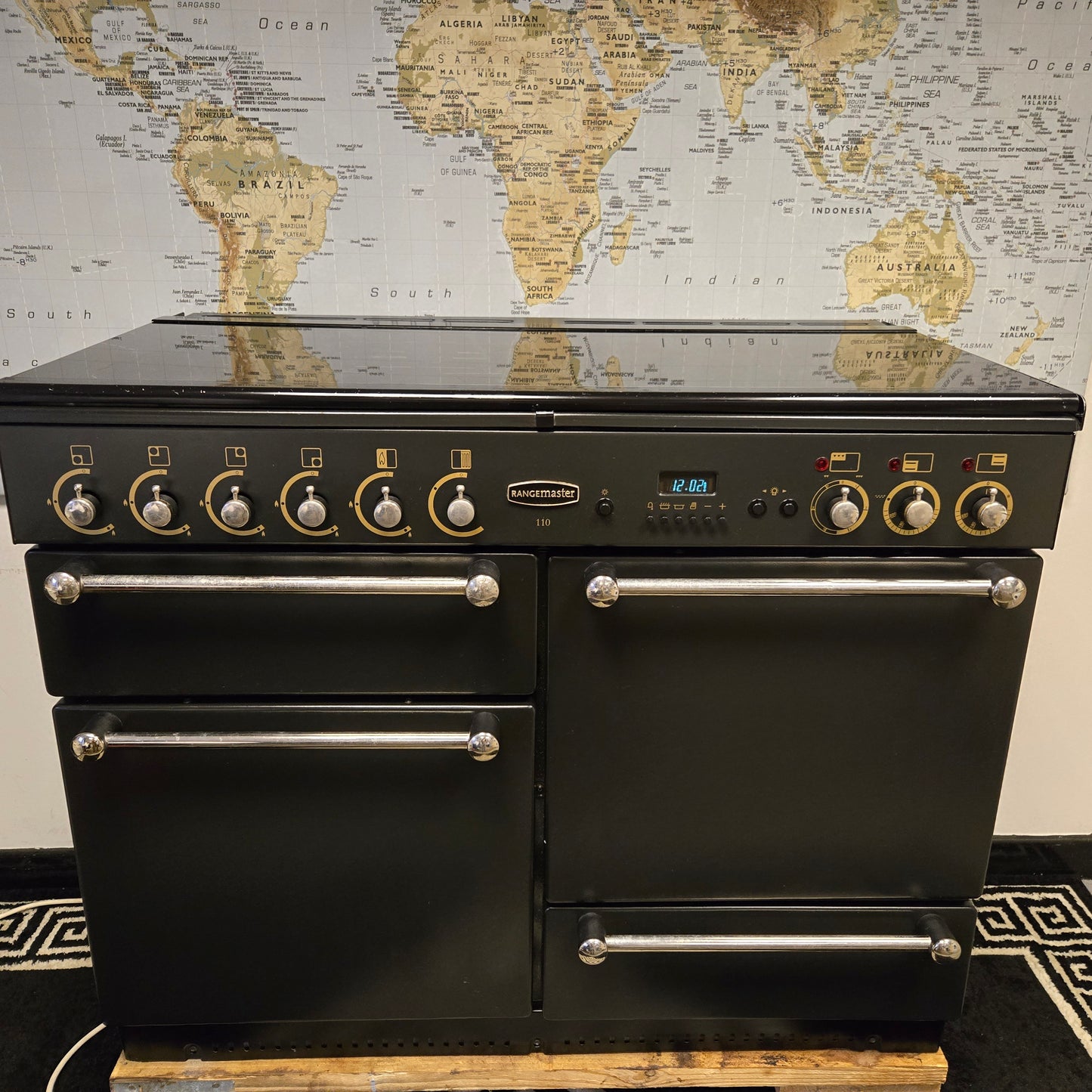 Rangemaster 110 Dual Fuel Range Cooker in Black 110cm with a Lid / Splashback