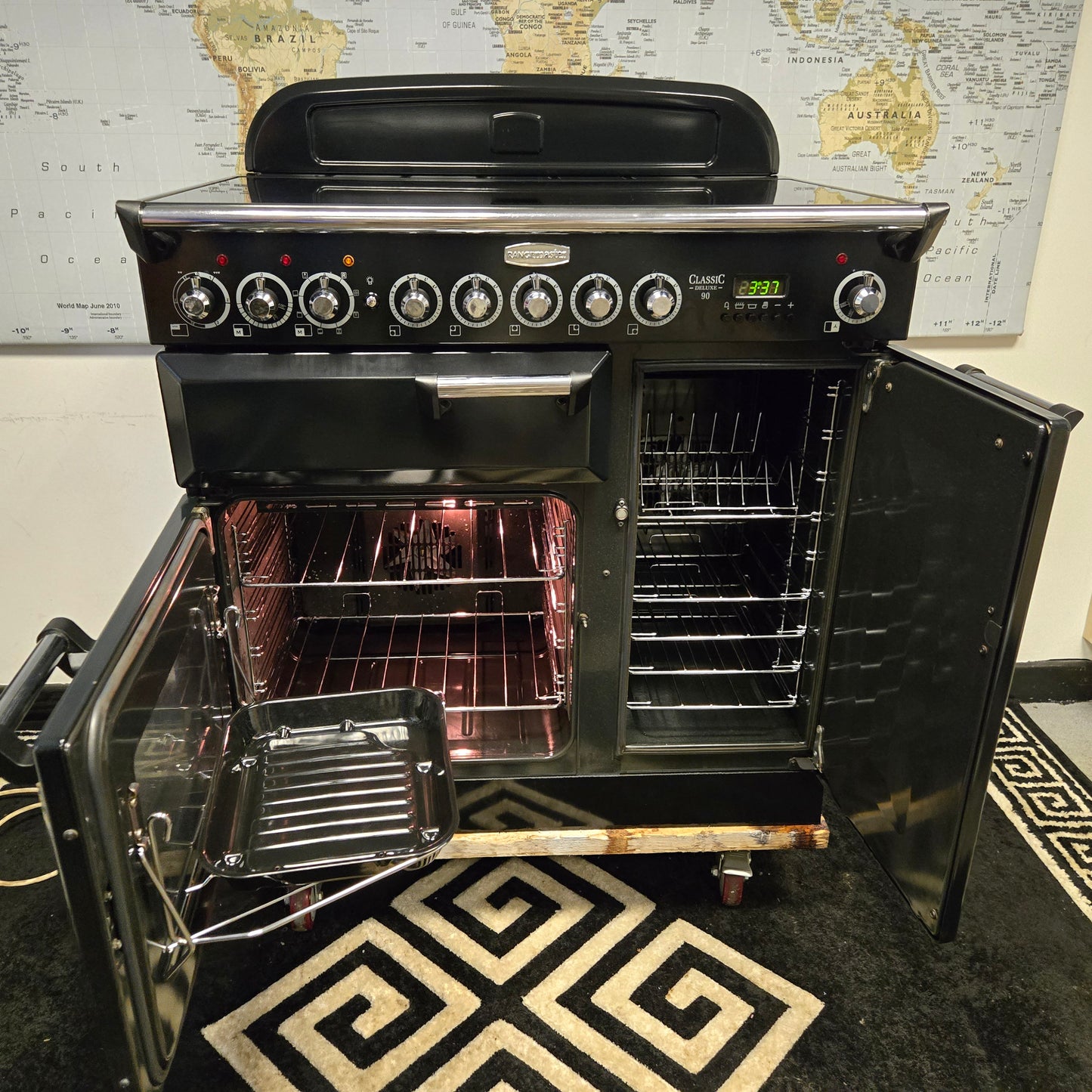 Rangemaster Classic Deluxe Induction Range Cooker in Black with a Chrome Trim 90cm